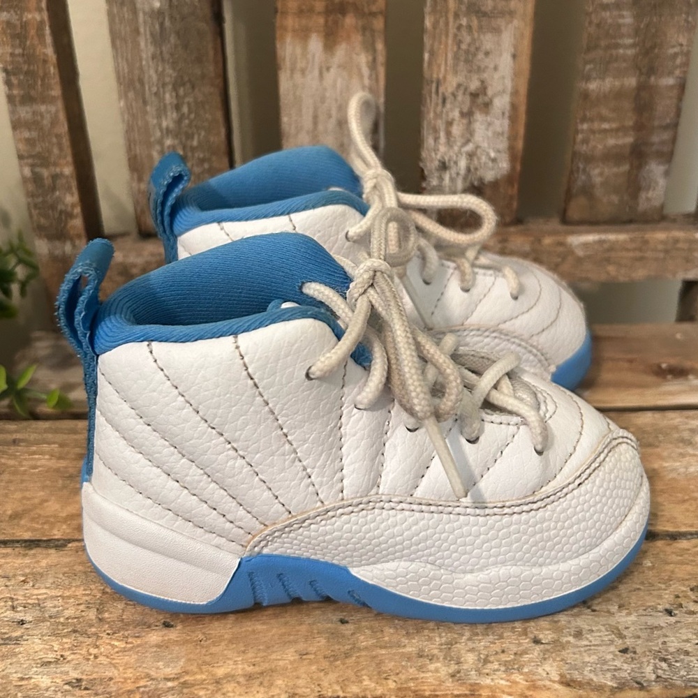 Toddler's Jordan 12 Retro White/University Blue (850000 112) Size 6C